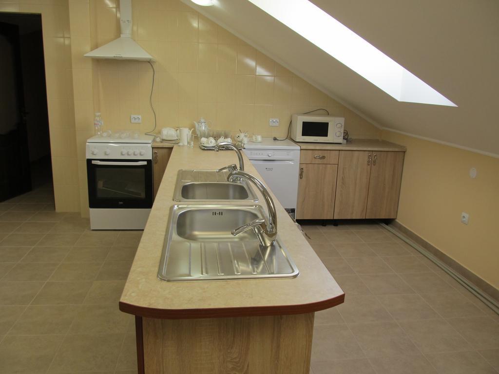 Mini-Hotel Na Pidgradskiy Uzhhorod Ngoại thất bức ảnh