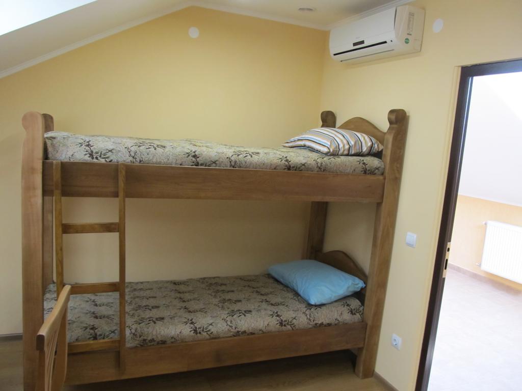 Mini-Hotel Na Pidgradskiy Uzhhorod Phòng bức ảnh